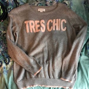 Tres chic logo sweater
